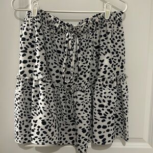 LAST CHANCE! Item will be donated 1/16/25. 
Women’s Leopard Skirt XXL